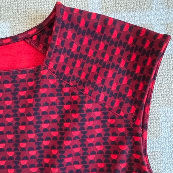 New Lands’ End Fit & Flare Knit Dress Sleeveless Geometric Red Black Size 10-12 - Picture 5 of 6